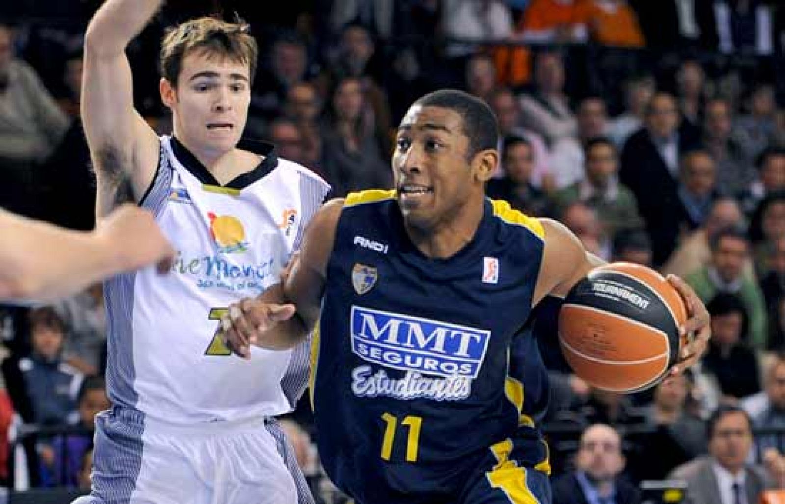 Importante triunfo del MMT Estudiantes en la cancha del ViveMenorca (70-75), un resultado que permite al conjunto estudiantil alejarse de los puestos de descenso.