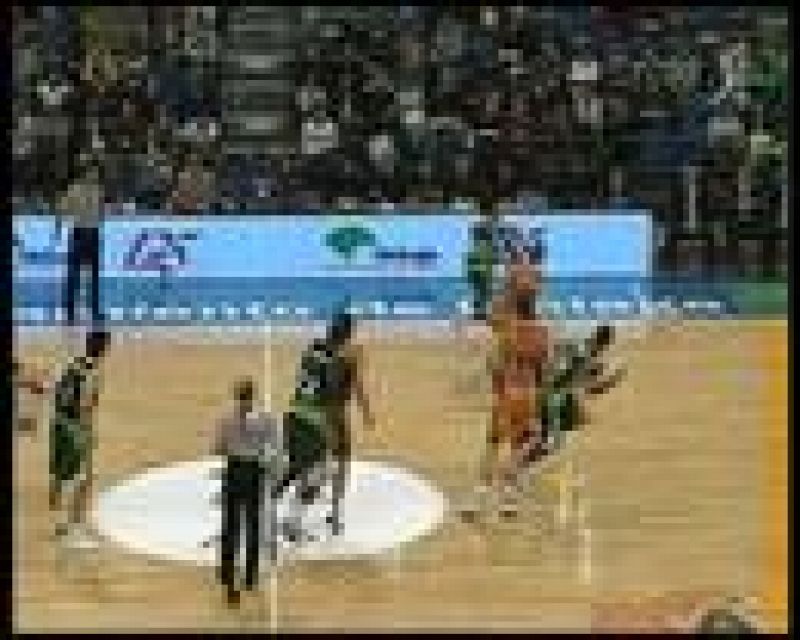 Marcador engañoso entre Unicaja y Fuenlabrada (91-78), ya que a pesar de la victoria abultada de los andaluces, el equipo fuenlabreño hizo un buen partido y plantó cara en todo momento.