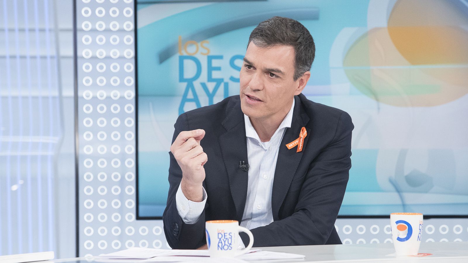 Sánchez: "En  días como hoy es difícil continuar confiando en el goboerno para resolver la crisis catalana"