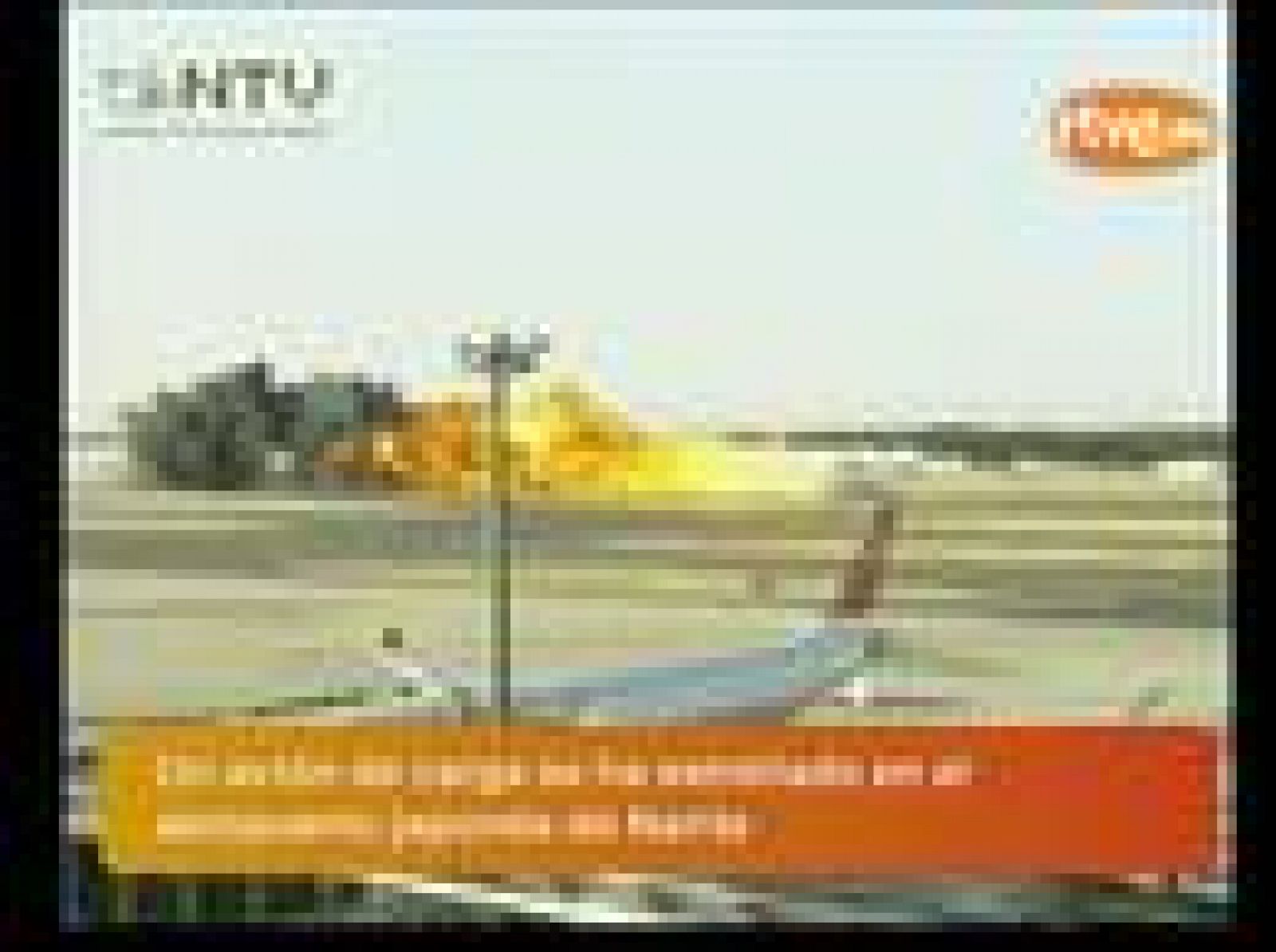 Dos muertos al estrellarse un avión en Tokio