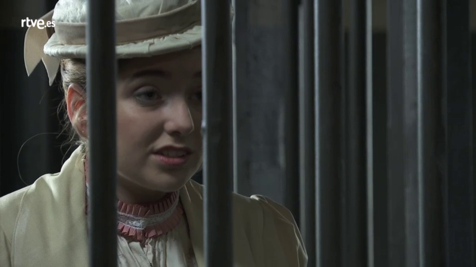 Acacias 38 - Flora le dice a Rosina que está enamorada de Liberto