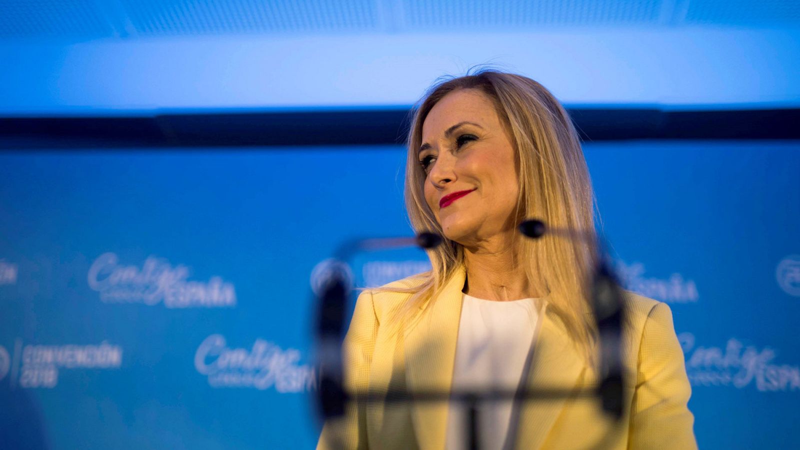 Cifuentes insiste en que no va a dimitir porque no ha cometido ninguna "ilegalidad" ni ha "mentido"