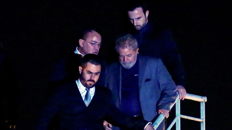 Lula ingresa en la prisión de Curitiba 