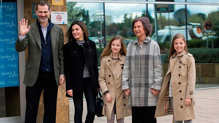 Telediario 1 - El rey Juan Carlos evoluciona favorablemente de la operación de rodilla y pasa a planta