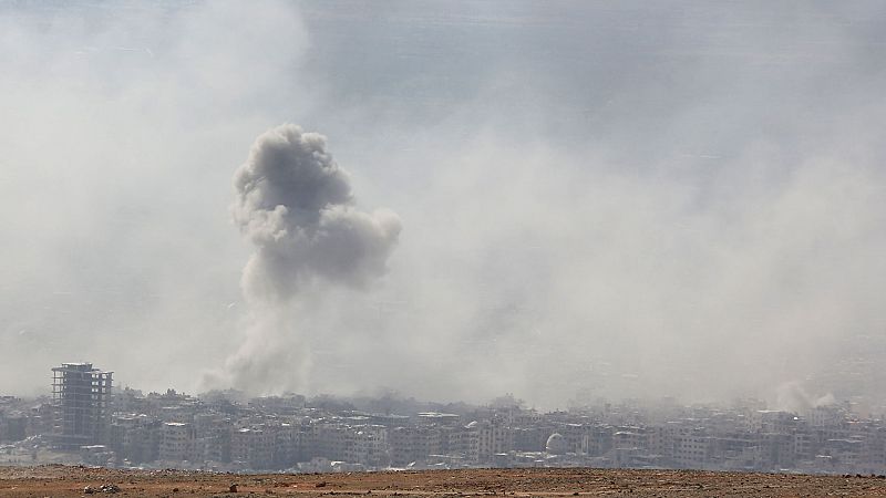 EE.UU. niega haber bombardeado un aeropuerto sirio, pero anuncia represalias por un presunto ataque químico contra población civil