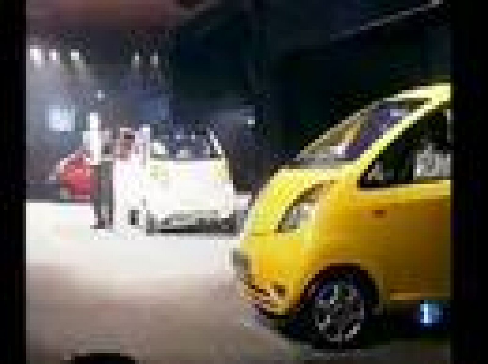 El Tata Nano, el coche más barato del mundo, circulará dentro de unos días por las calles de la India. | Ver
