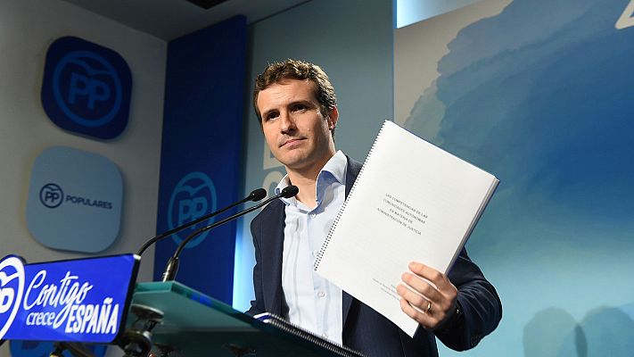 Telediario 1 - Pablo Casado muestra la documentación de su máster y asegura que no se le exigió ir a clase