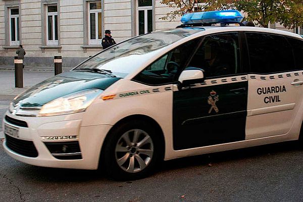 Telediario 1 - La Guardia Civil detiene a 15 miembros de una organizacion criminal dedicada al narcotráfico y al blanqueo