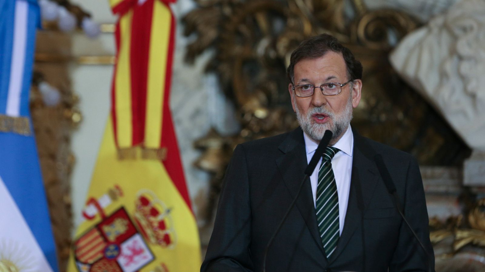 Rajoy insta a Rivera a explicar su amenaza sobre Cifuentes y pide sentido común