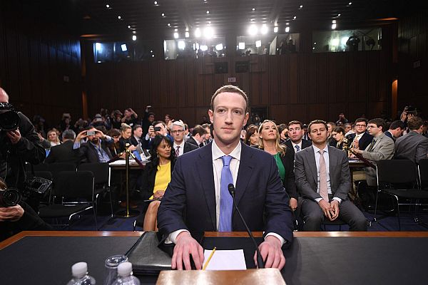Zuckerberg admite que cometió errores a la hora de custodiar lo datos de millones de usuarios de Facebook