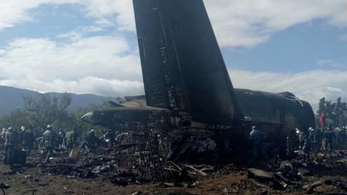 Informativo 24h - Se estrella en Argelia un avión militar con un centenar de soldados a bordo