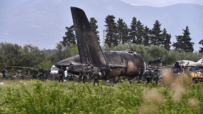 14H - Mueren al menos 257 personas al estrellarse un avión militar en Argelia
