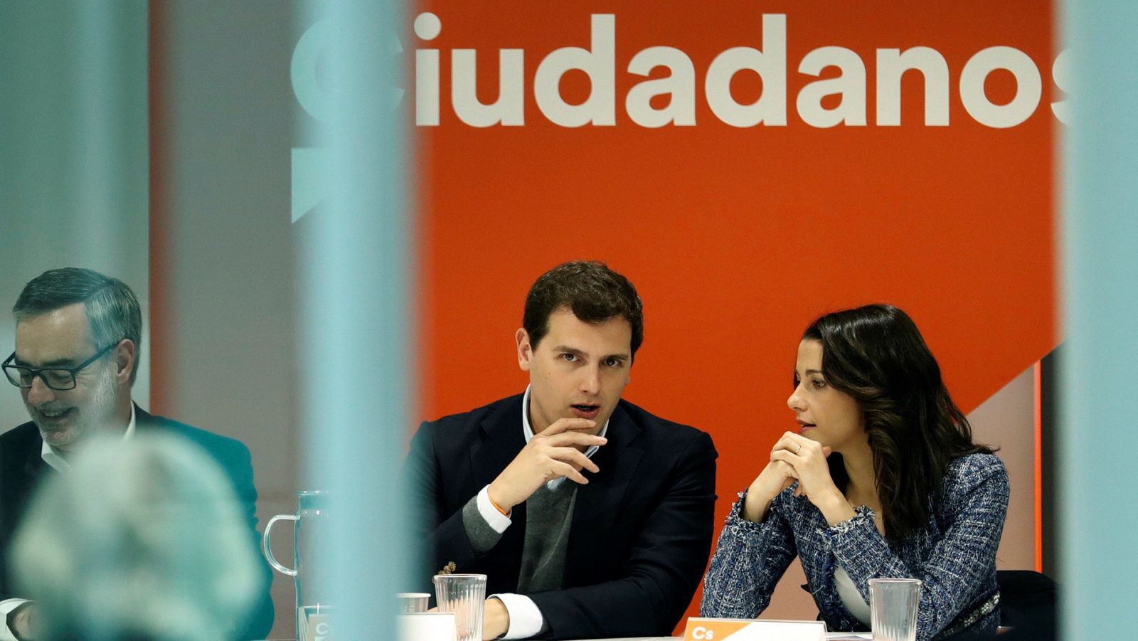 Telediario 1: Ciudadanos, en el foco de PSOE y Podemos para quitar a Cifuentes de la Presidencia de Madrid | RTVE Play