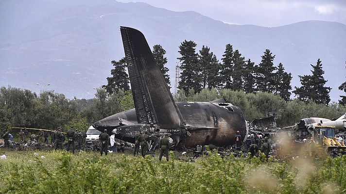 Al menos 257 muertos al estrellarse un avión militar en Argelia