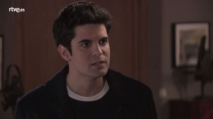 Servir y proteger - Julio mantiene una tensa conversación con su padre