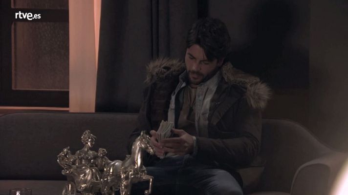 Servir y proteger - Iker acepta el primer soborno de Somoza