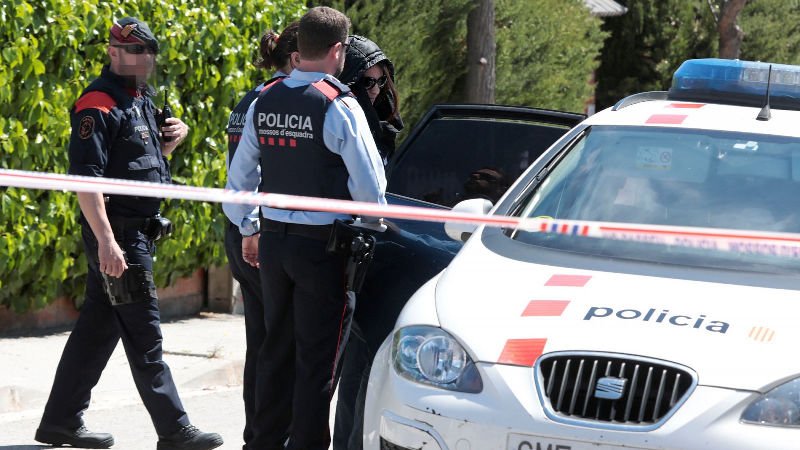 Telediario 1: Los Mossos vuelven a registrar el domicilio de la principal sospechosa del crimen de la Guardia Urbana de Barcelona | RTVE Play