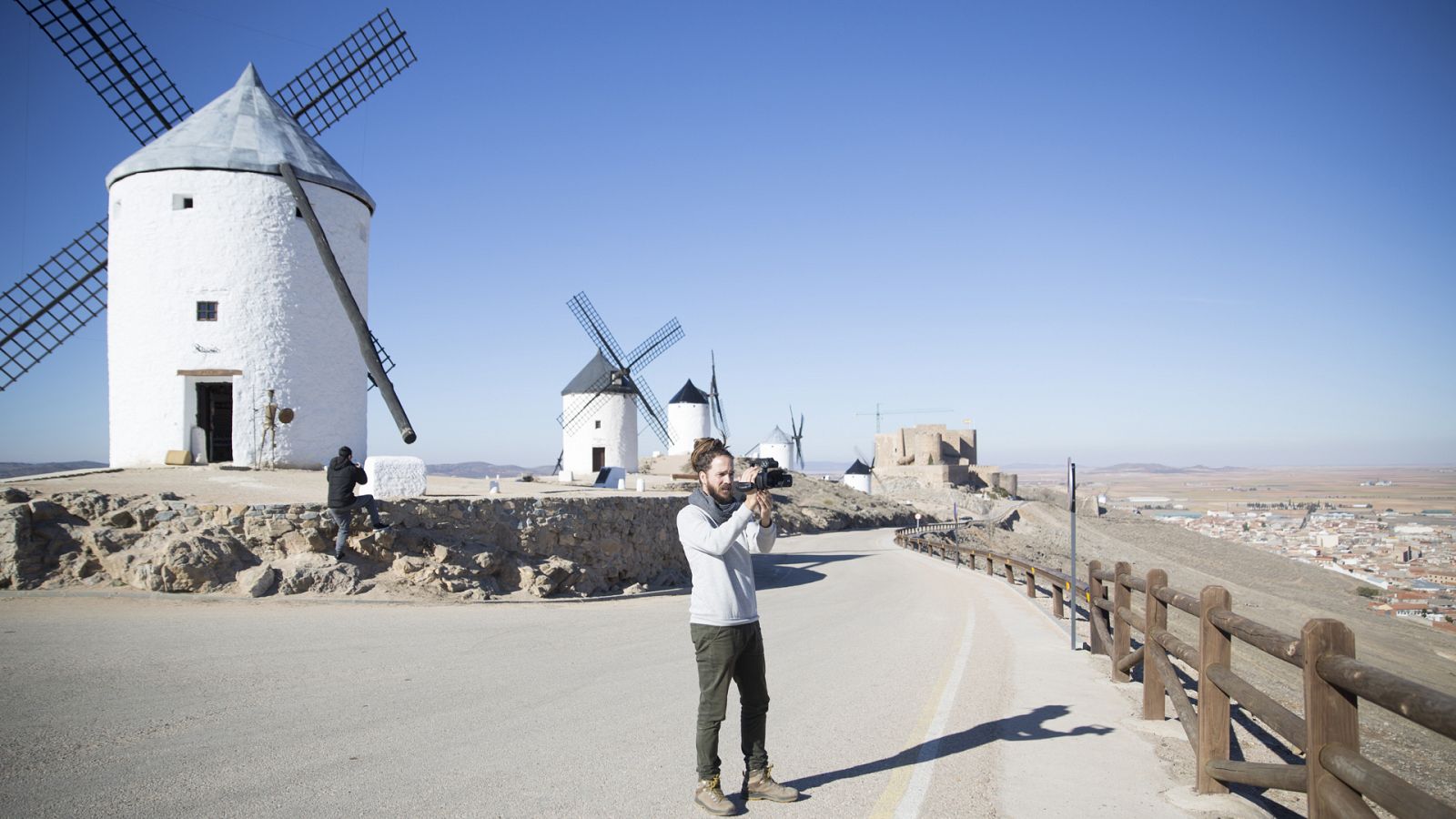 Surfeando sofás - Jorge Sierra llega a Castilla-La Mancha