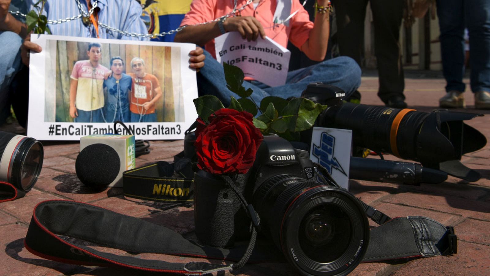 El presidente de Ecuador confirma el asesinato de los dos periodistas secuestrados y su conductor - Informativo 24h | Ver