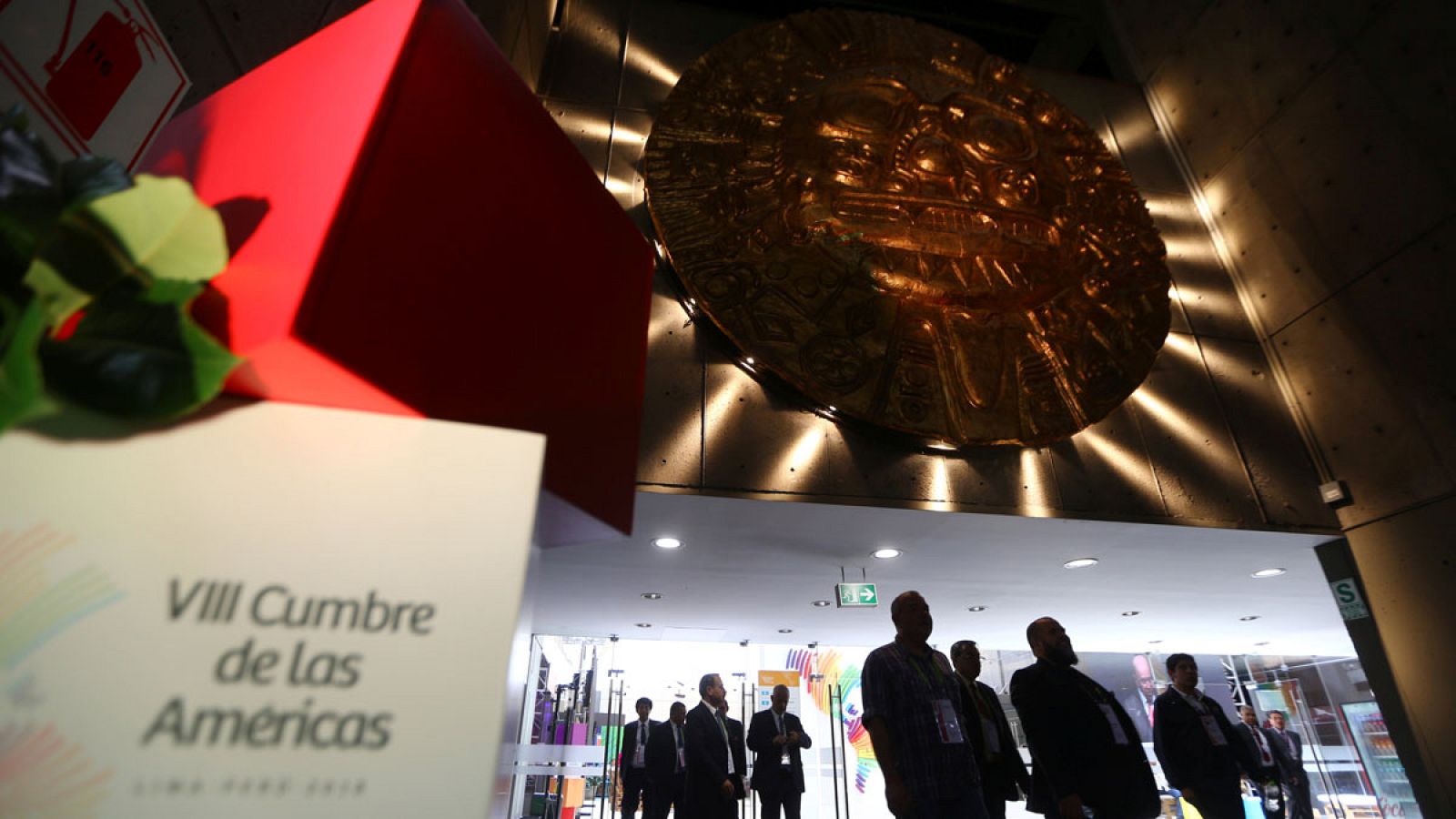 Arranca en Lima la VIII Cumbre de las Américas con las ausencias de Raúl Castro, Nicolás Maduro y Donald Trump - Informativo 24h | Ver