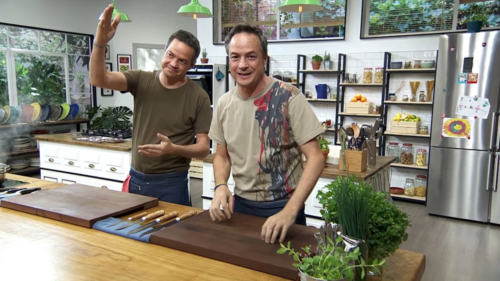 Torres en la cocina - Espárragos con cecina y torta pascualina - ver ahora