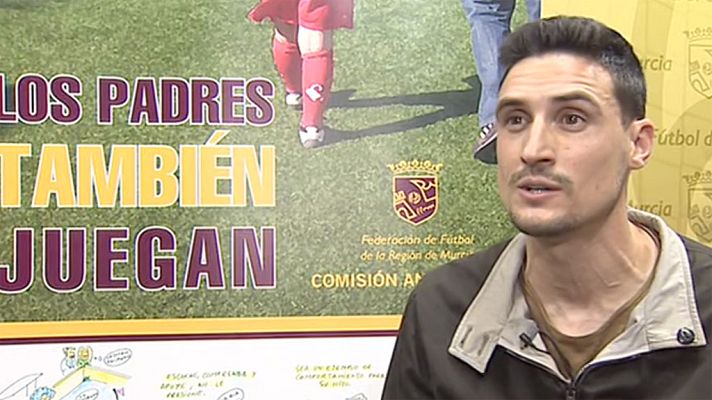 Telediario 1 - Javier Martínez, un árbitro con 'valores' más allá de los terrenos de juego