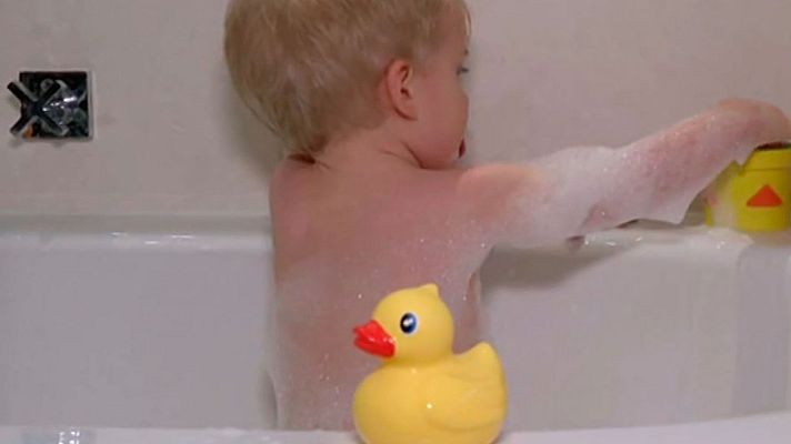 Telediario 1 - Los patitos de goma pueden contener hongos y bacterias perjudiciales para la salud