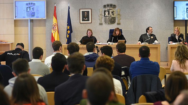 Telediario 1 - Los guardias civiles de Alsasua reconocen a cinco presuntos agresores y relatan que temieron por su vida
