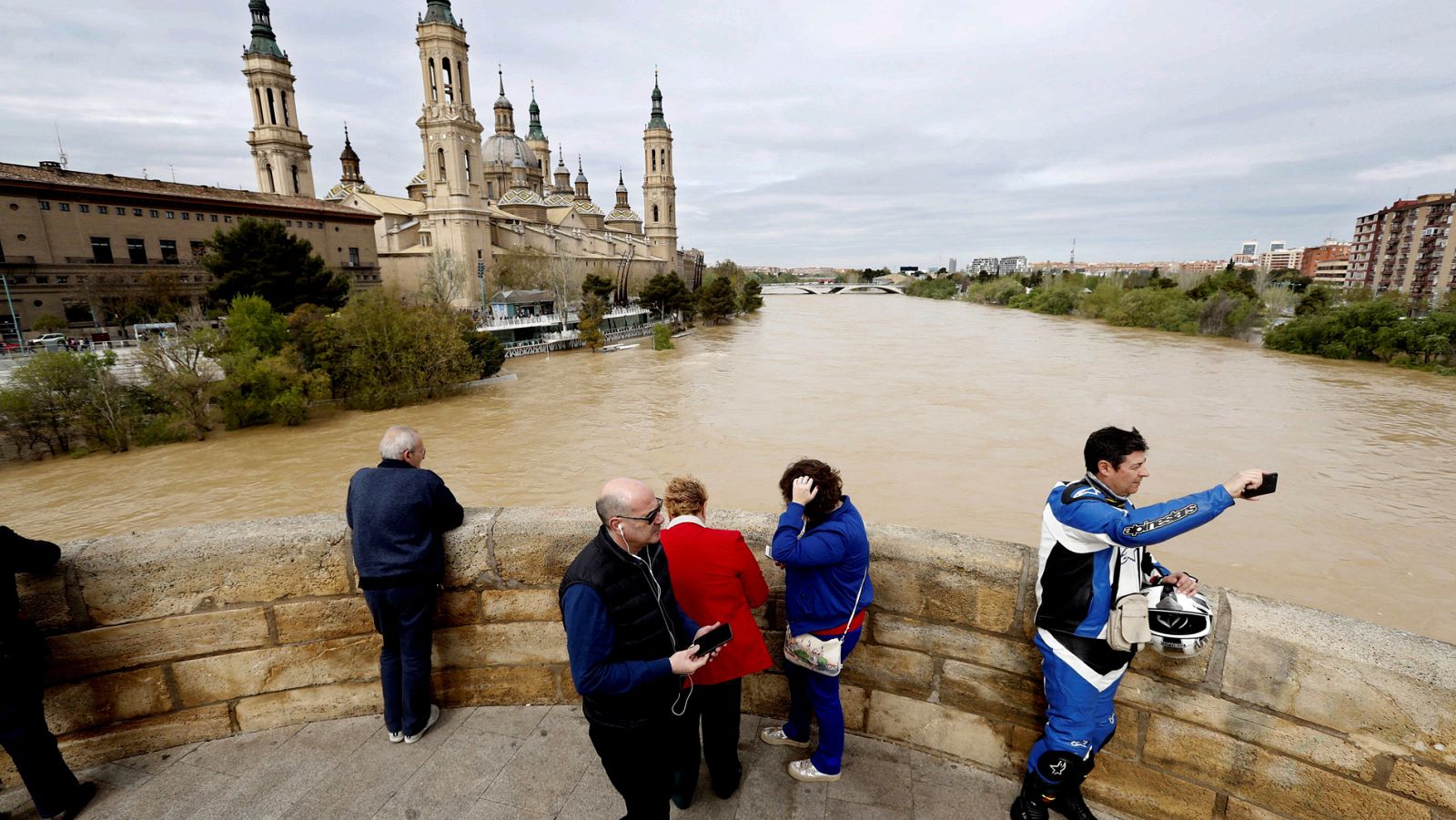 El gobierno de Aragón rebaja el nivel de alerta por la crecida del Ebro