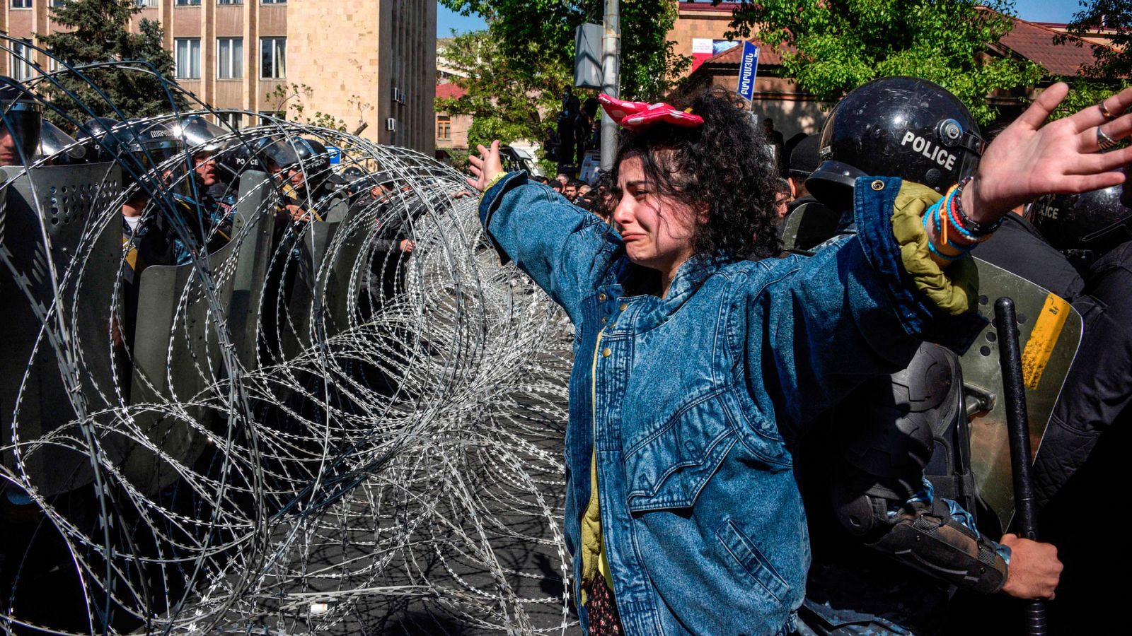 Decenas de heridos tras las protestas en Armenia contra la elección del expresidente Sargsián