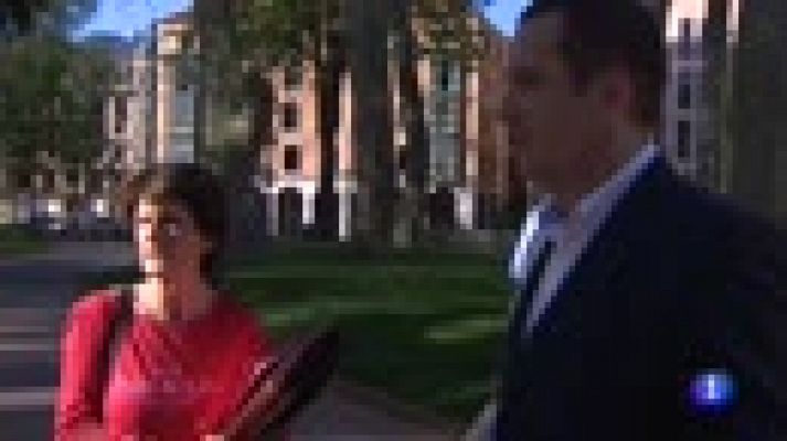 Telediario 1 - Una mujer reconocida como "bebé robado" pide al Parlamento vasco ayuda para casos como el suyo