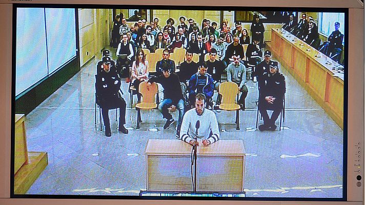 Telediario 1 - Una empleada y el dueño del bar de Alsasua aseguran que no vieron la agresión a los guardias civiles