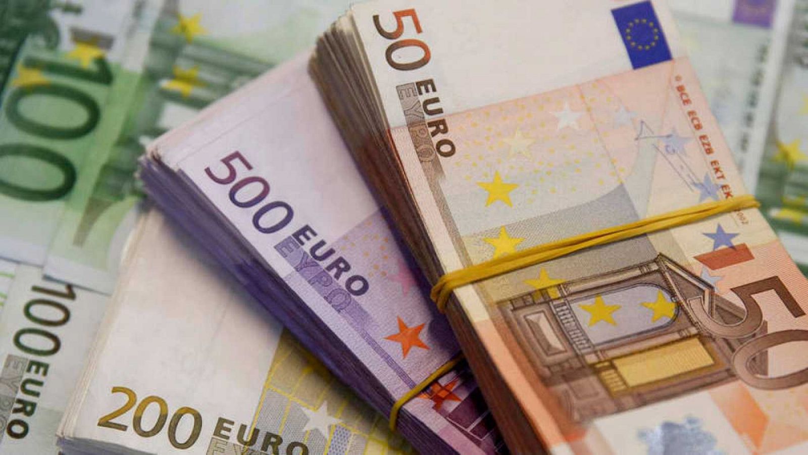Telediario 1: La Policía desmonta un chiringuito financiero que estafó 2,5 millones de euros a pequeños inversores | RTVE Play