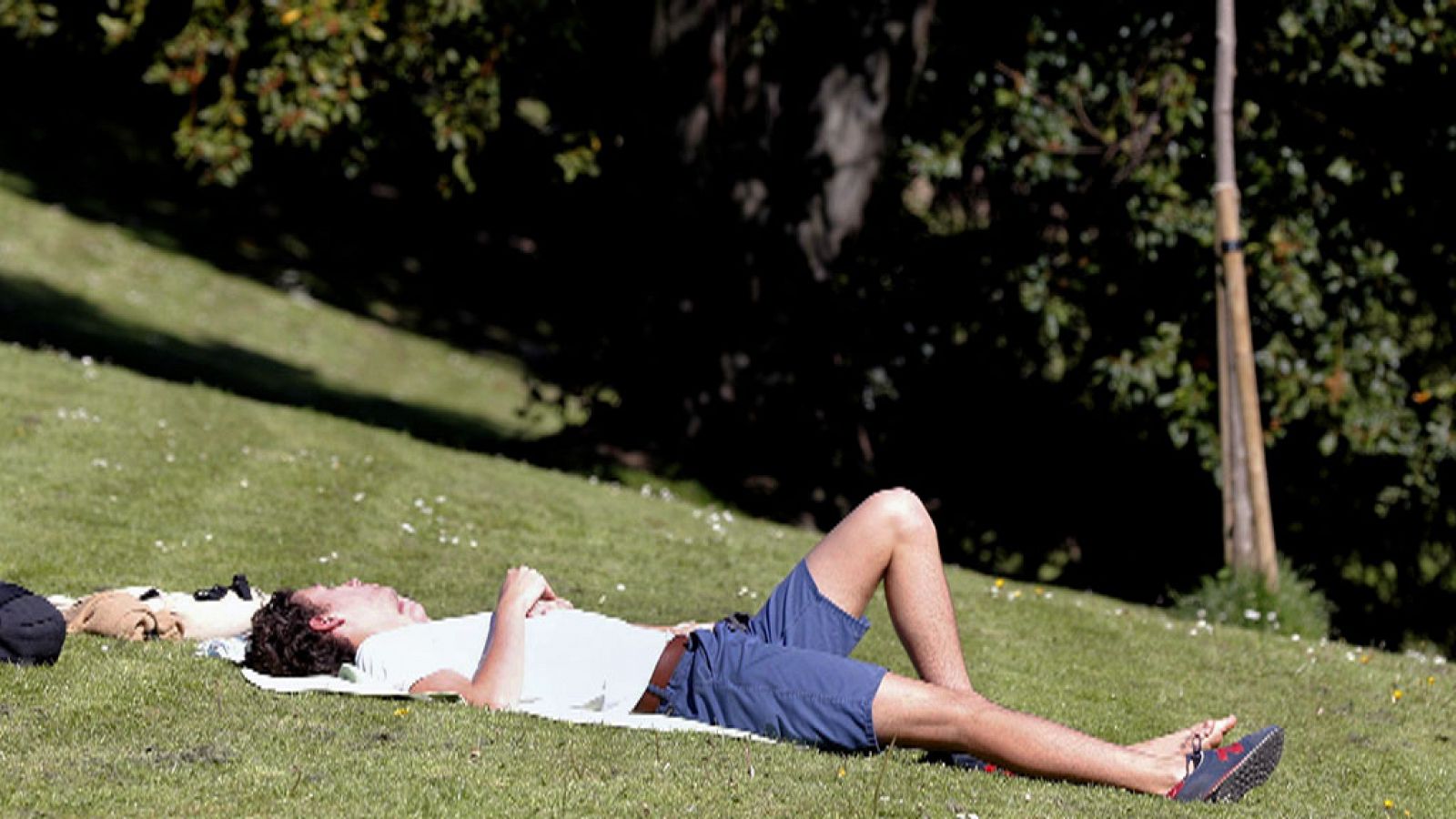 Tiempo estable con vientos fuertes en Estrecho e interior de Cádiz