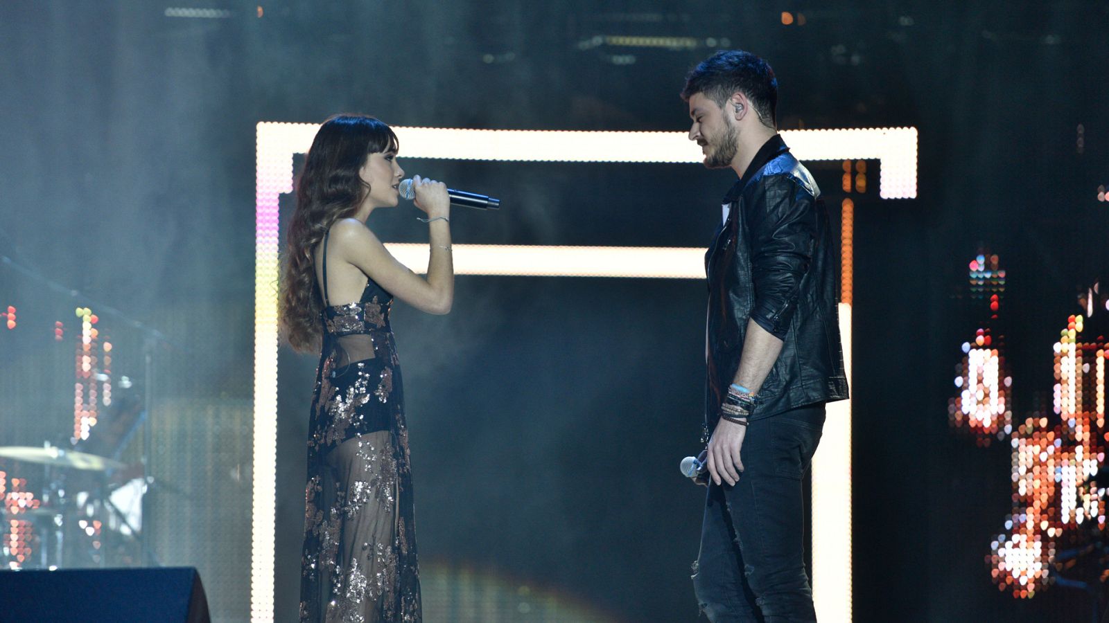 Concierto OT - Aitana y Cepeda cantan 'No puedo vivir sin ti'