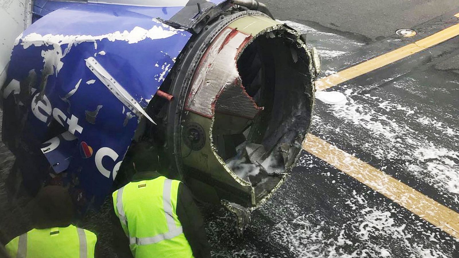 Confirman un muerto en el aterrizaje de emergencia de un avión en Filadelfia, Estados Unidos