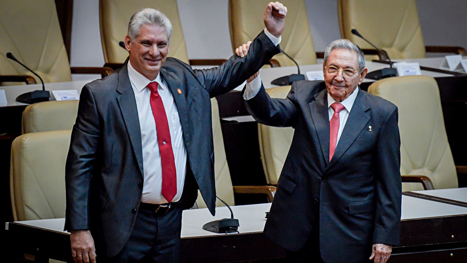 Raul Castro entrega el liderazgo de Cuba a Miguel Díaz-Canel