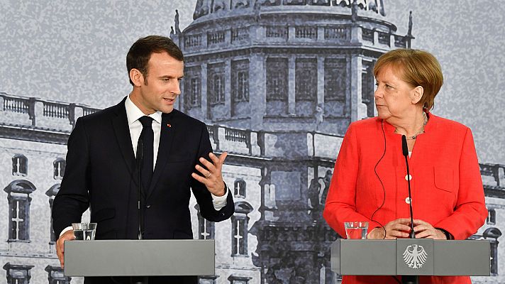 Merkel y Macron se emplazan a consensuar la "refundación" de la UE pese a sus diferencias