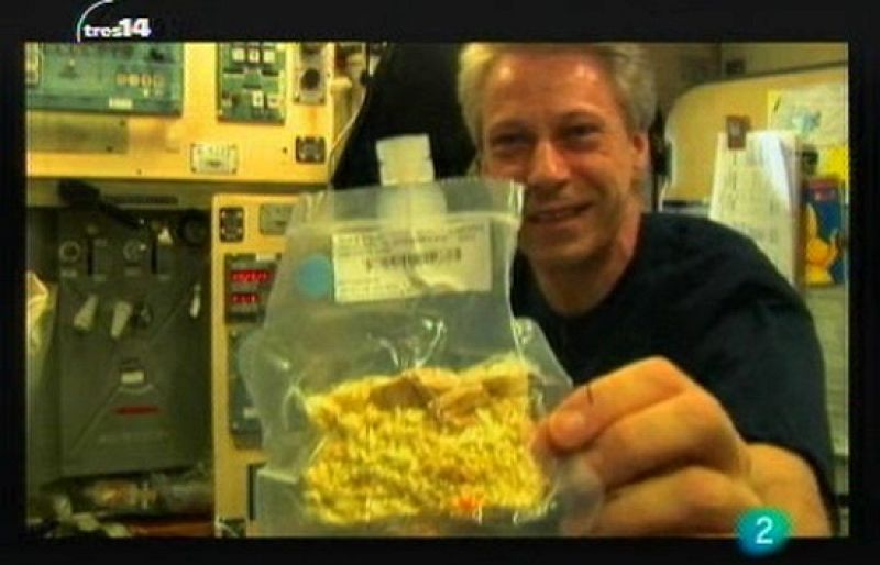 Comer en órbita (Astronautas) 