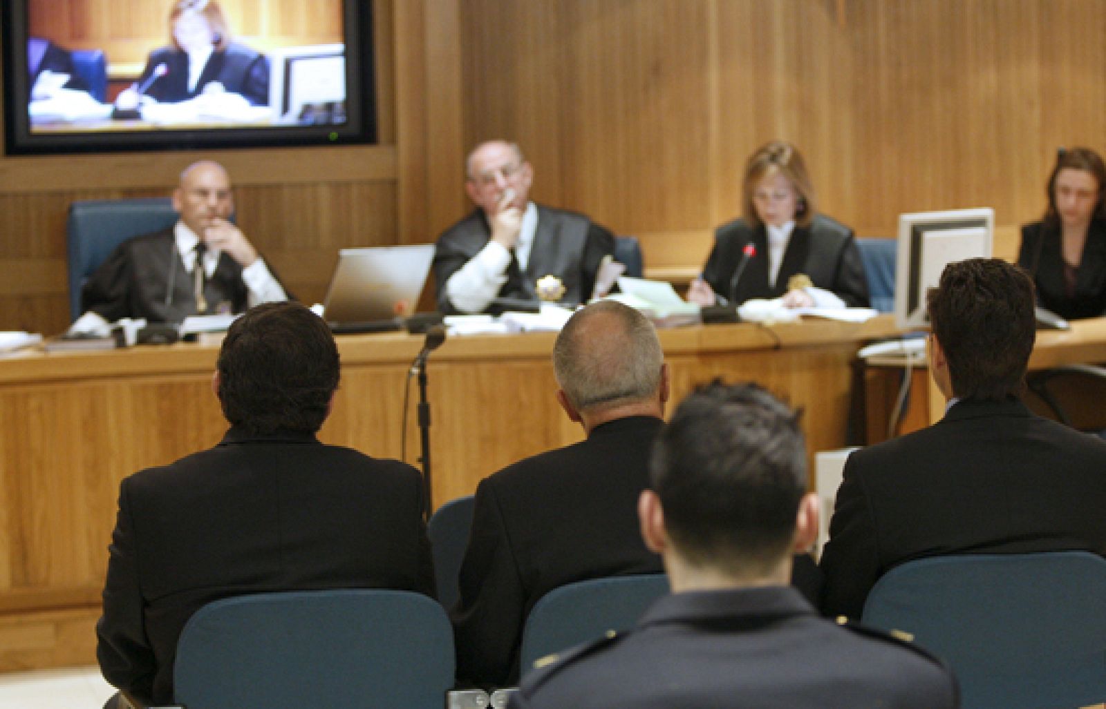 Es el turno de los testigos, entre ellos un capitán enfermero y el teniente general, José Antonio Beltrán, encargado de la repatriación de los cuerpos. 