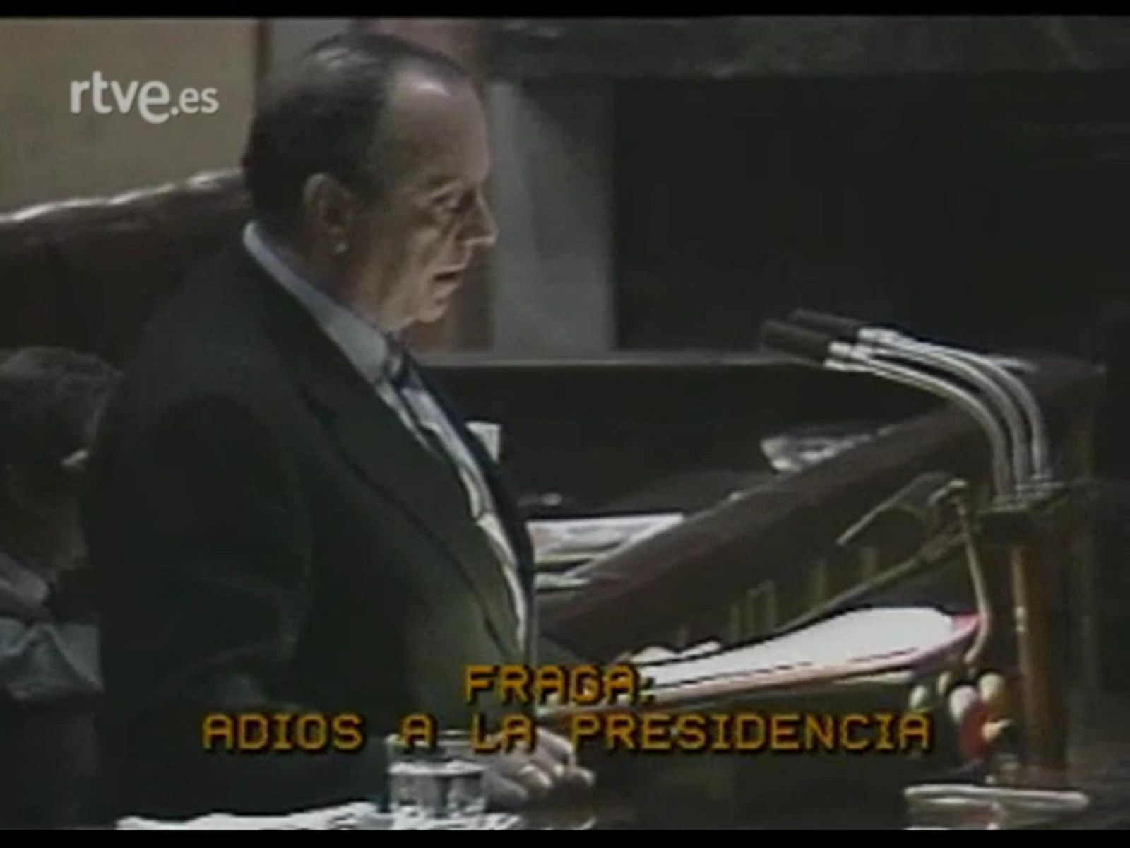 Parlamento - 40 aniversario - Fraga dimite como jefe de la oposición - 06/12/1986