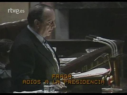 Parlamento - Fraga dimite como jefe de la oposición