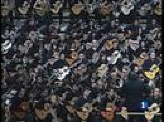  - 250 guitarras al unísono