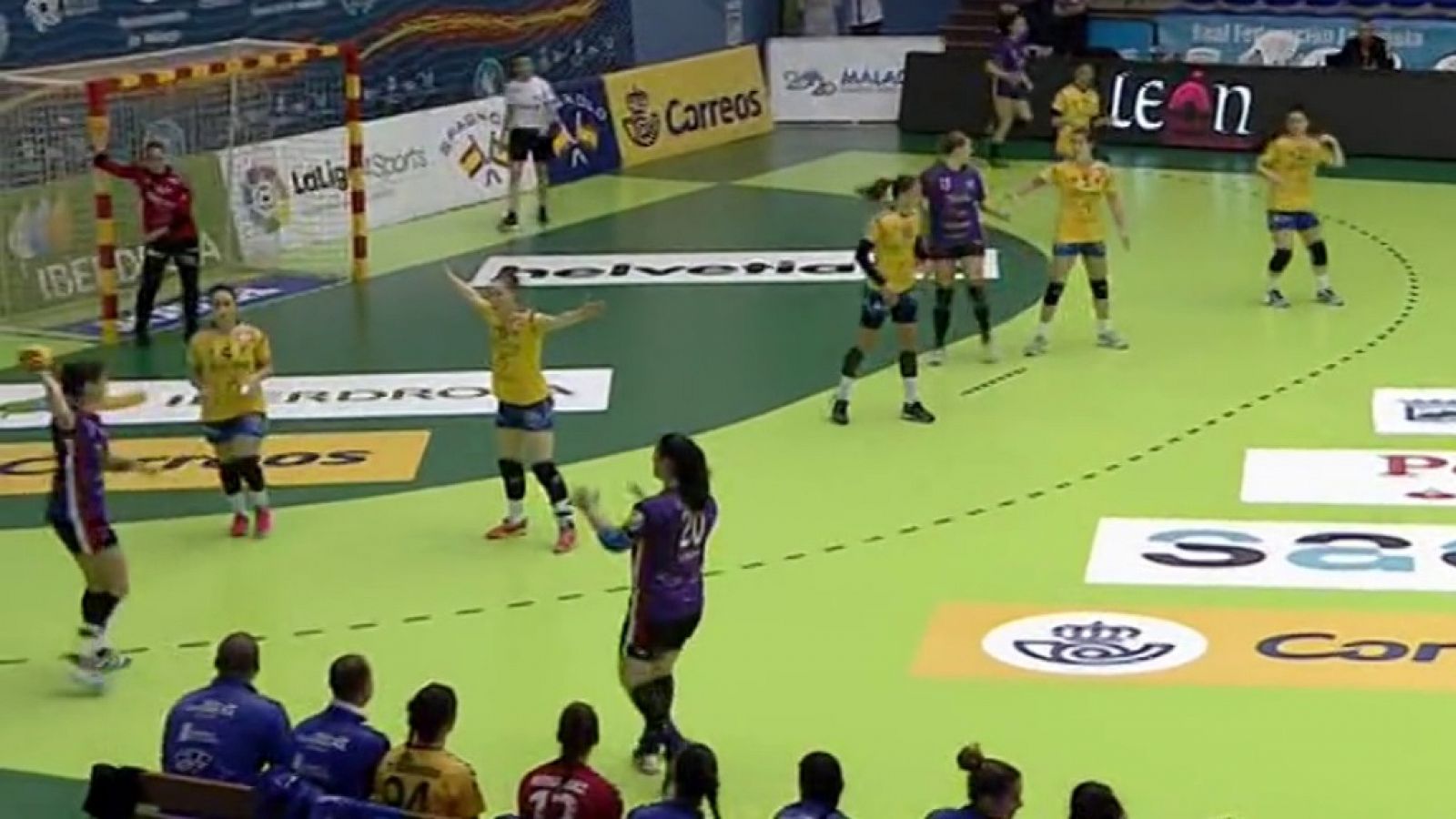 Balonmano - Copa S.M.la Reina. 1/4 Final: Rocasa Gran Canaria ACE - BMC Mavi Nuevas tecnologías - ver ahora