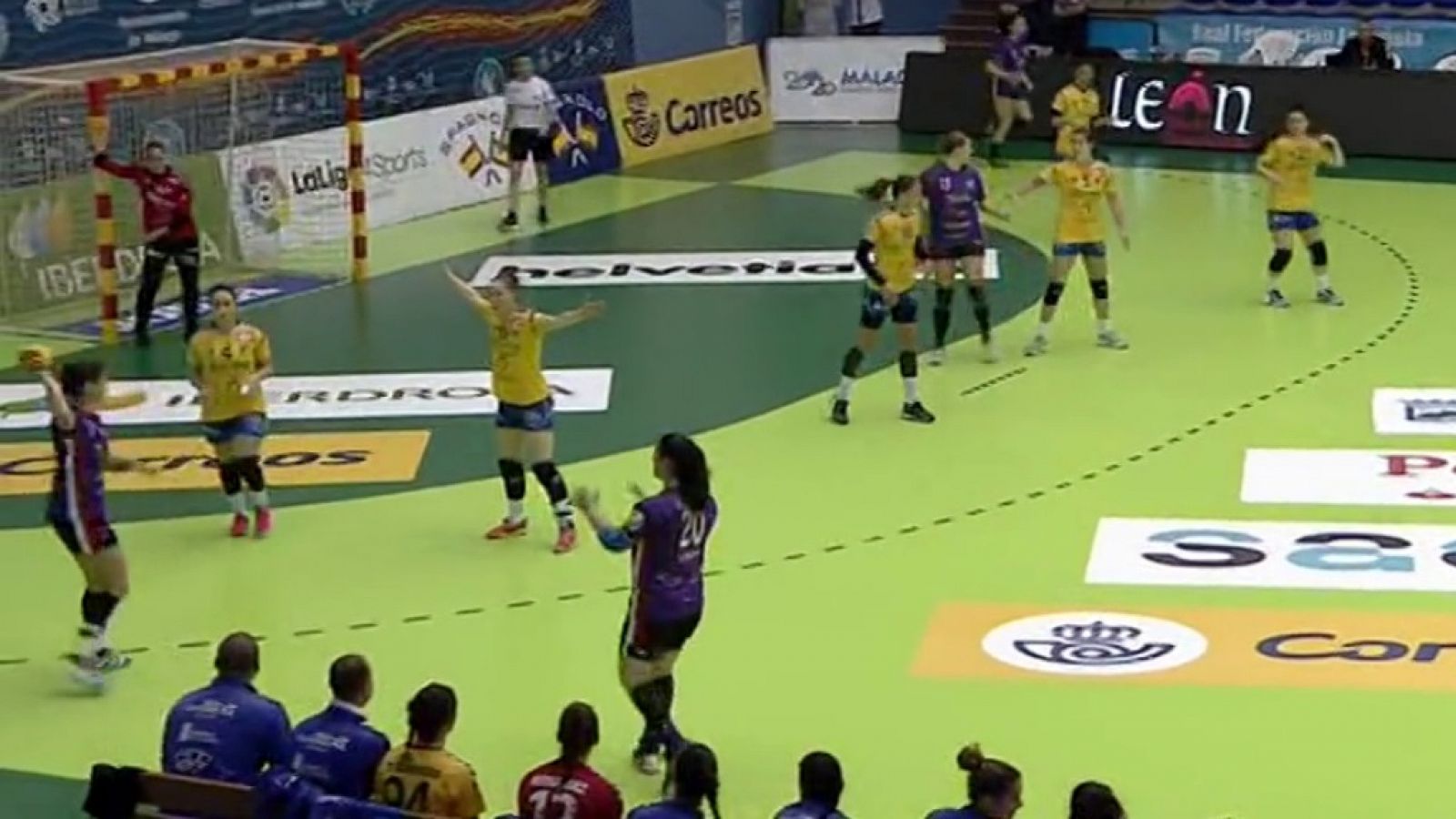 Balonmano - Copa S.M.la Reina. 1/4 Final: Rocasa G.Canaria ACE - BMC Mavi Nuevas tecnologías