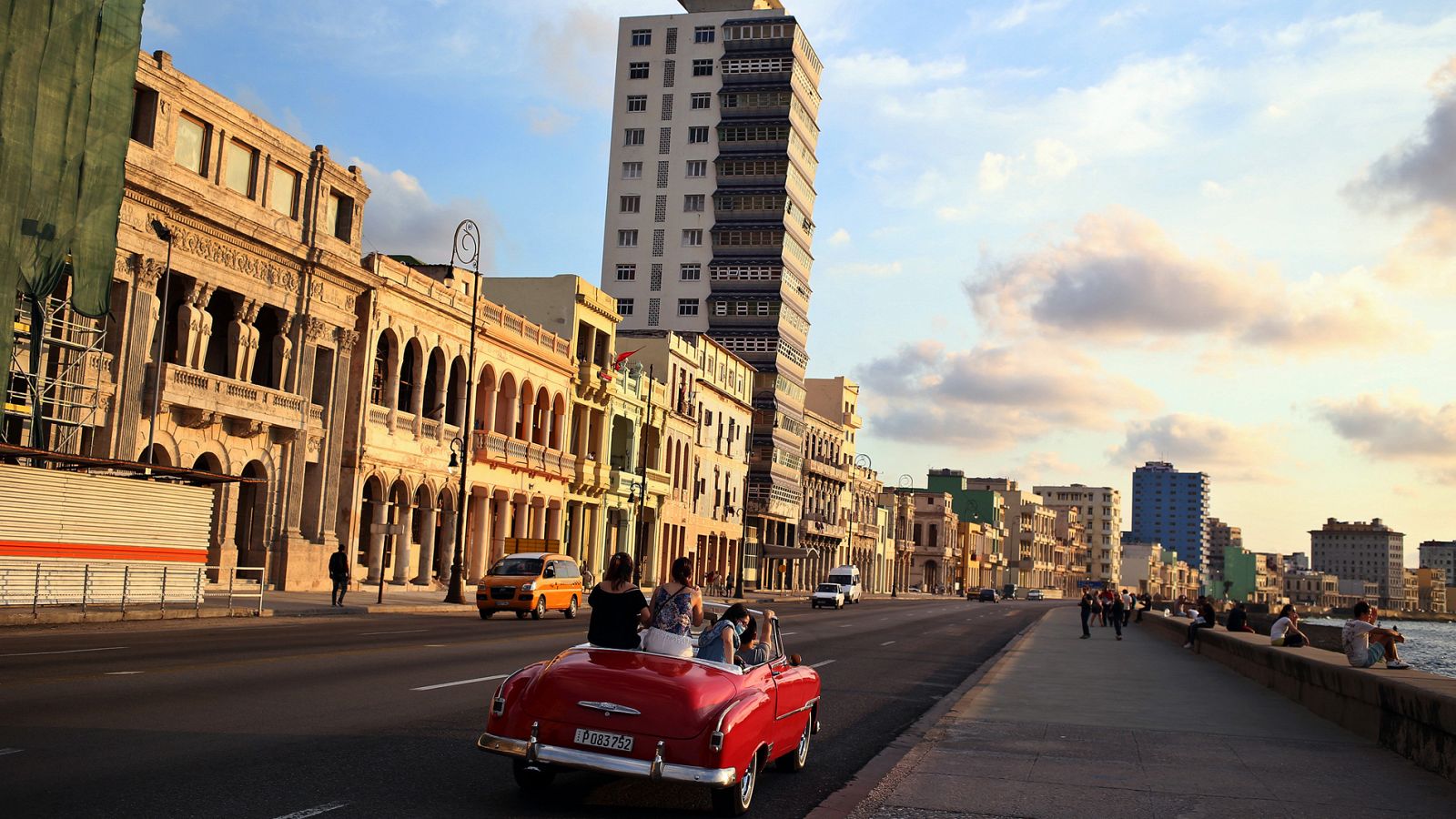 Los cubanos no esperan grandes cambios durante el mandato de Díaz-Canel