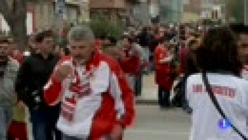 Miles de seguidores de los equipos finalistas han llegado a Madrid para ver la final de la Copa del Rey en el Wanda Metropolitano.