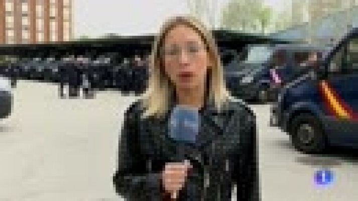 Telediario 1 - Prohibición de camiones, entradas personalizadas  y 3.200 efectivos de seguridad para la final de Copa