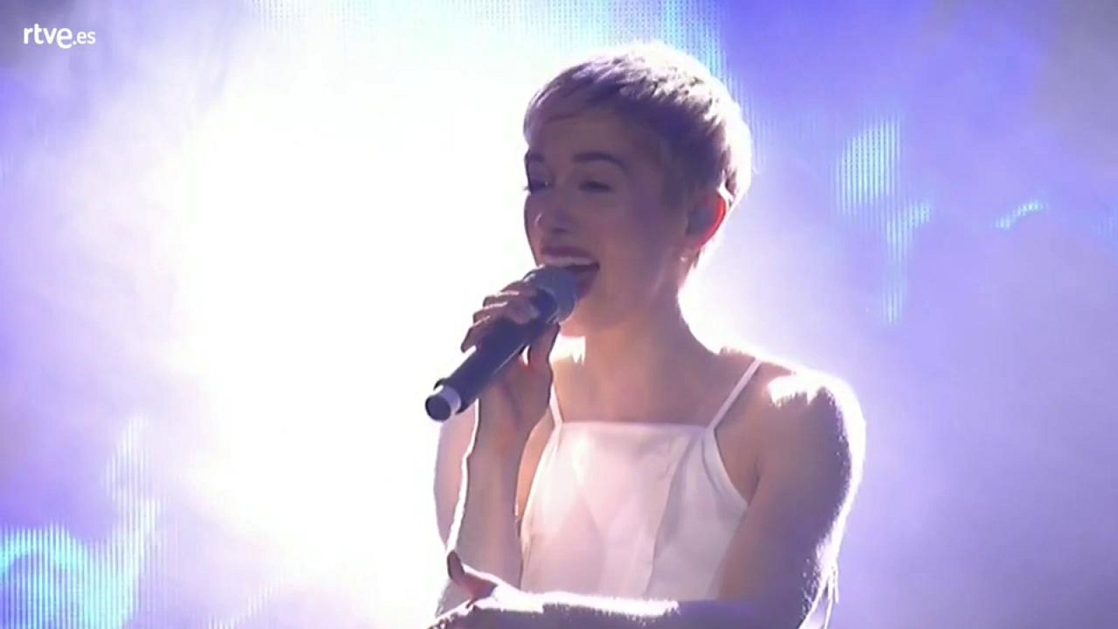 Eurovisión 2018 - Reino Unido: SuRie canta 'Storm' en la EsPreParty