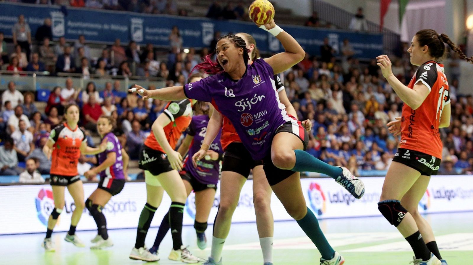 Balonmano - Copa de S.M. la Reina Final: Mavi Nuevas Tecnologías - Sup.Amara Bera Bera